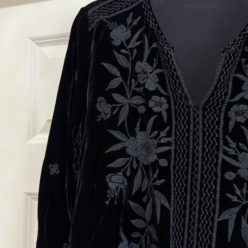 Johnny Was Womens Velvet Silk-Blend Tunic, black size tags removed Size S